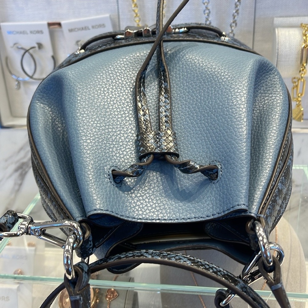 MICHAEL KORS 
Reed Md Pebbled Lthr Belted Bucket Messenger Satchel Crossbody
NWT - Picture 12 of 16
